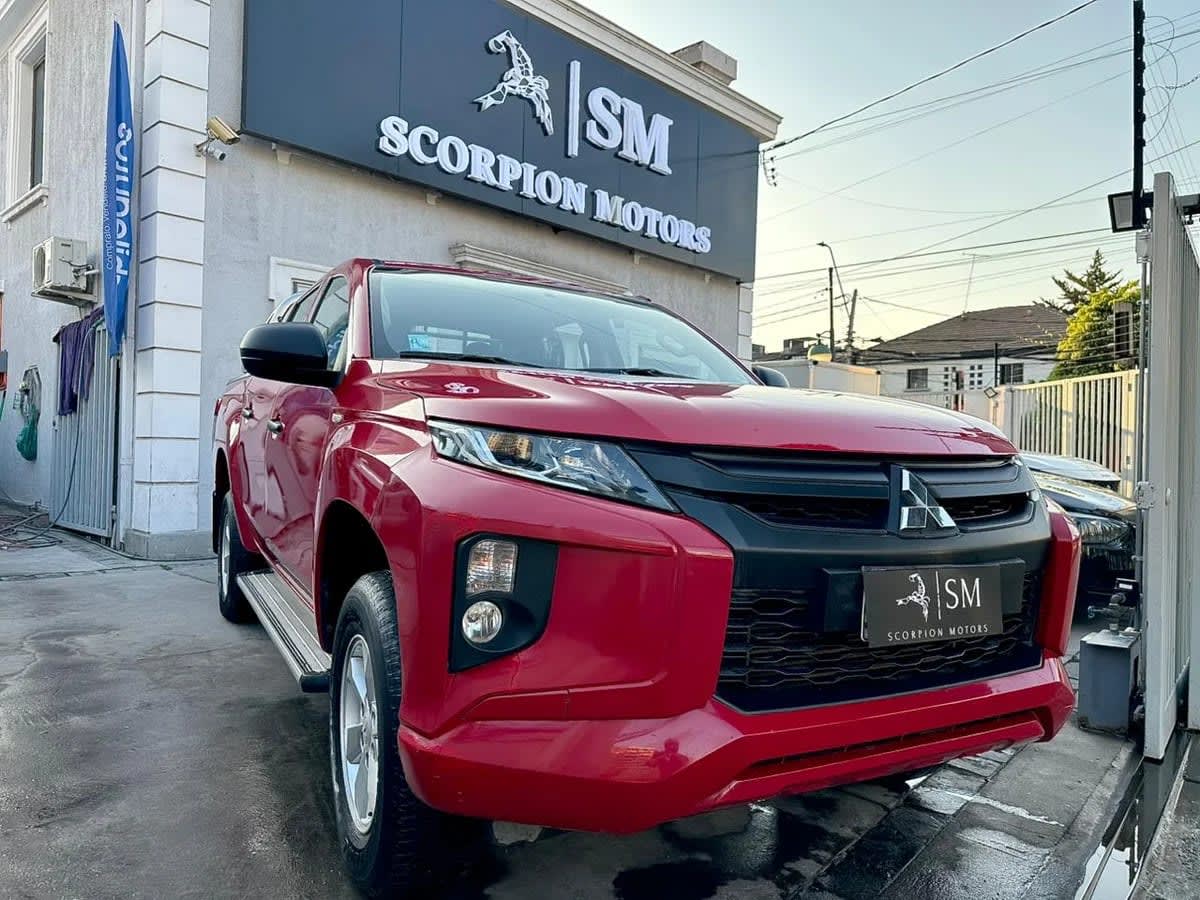 2023 Mitsubishi L200 WORK Rojo - Miniatura 5