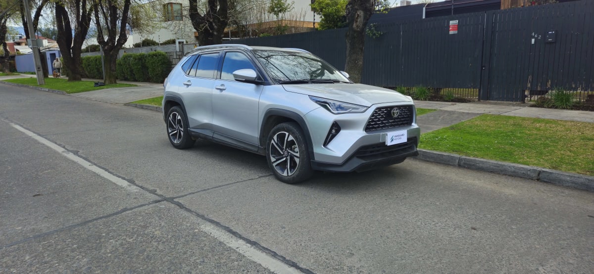 2024 Toyota Yaris cross XG Plata - Miniatura 3