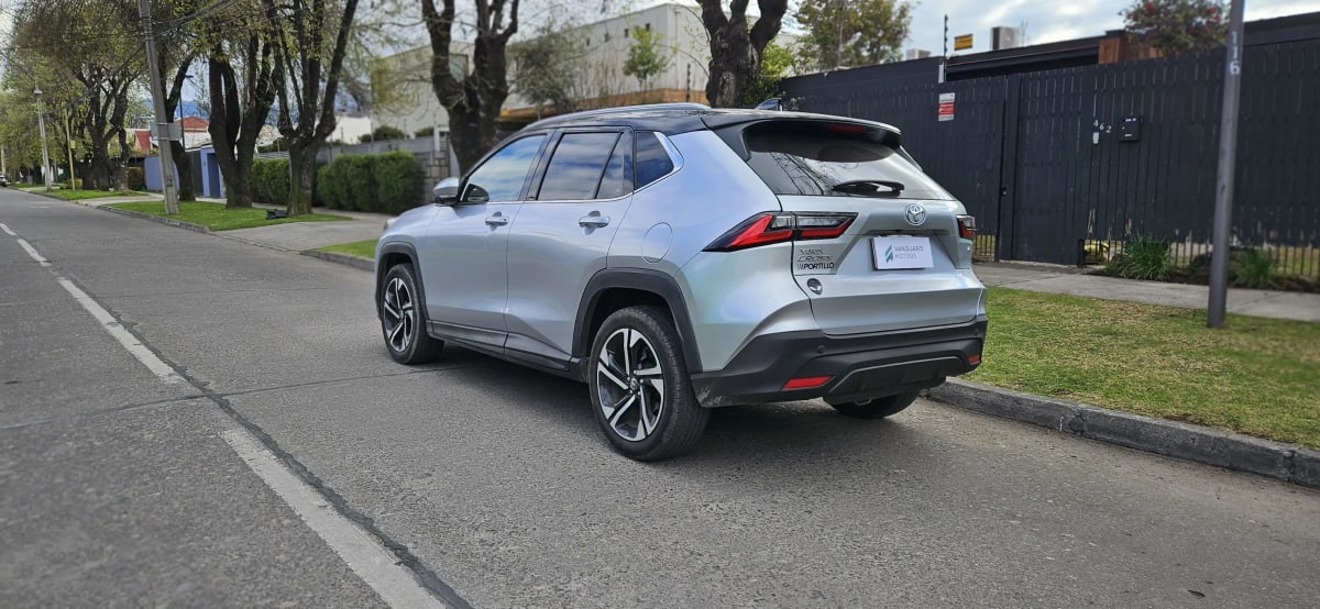 2024 Toyota Yaris cross XG Plata - Miniatura 9