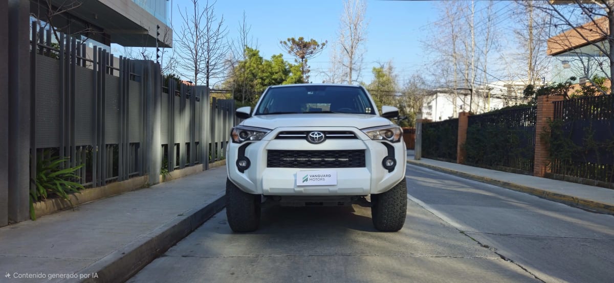 2022 Toyota 4Runner SR5 Blanco - Miniatura 2