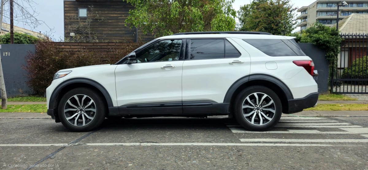 2021 Ford Explorer ST Blanco - Miniatura 9