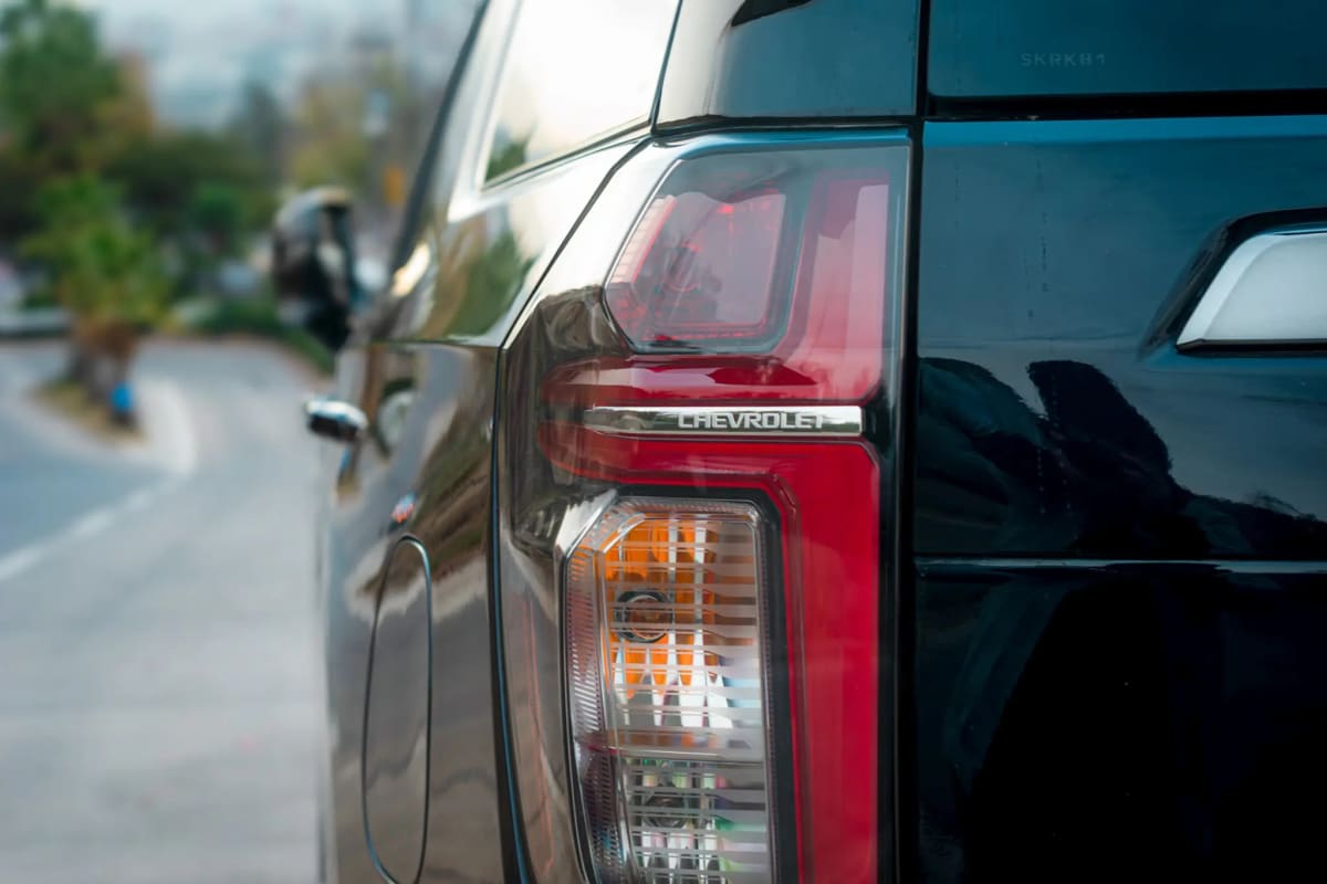 2023 Chevrolet Suburban Z71 Azul - Miniatura 8