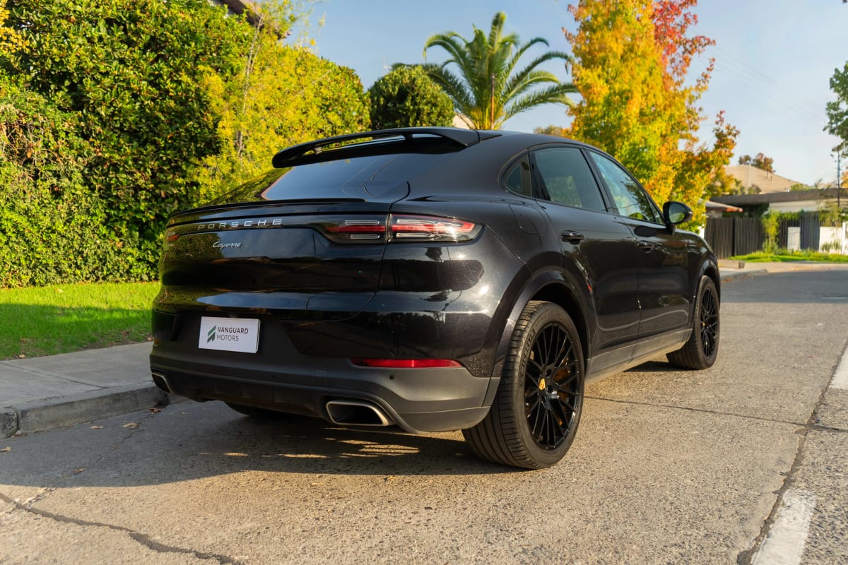 2020 Porsche Cayenne coupe Negro - Miniatura 4