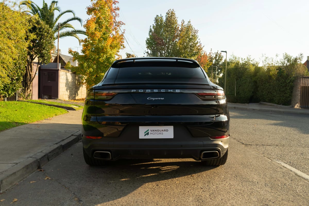 2020 Porsche Cayenne coupe Negro - Miniatura 5