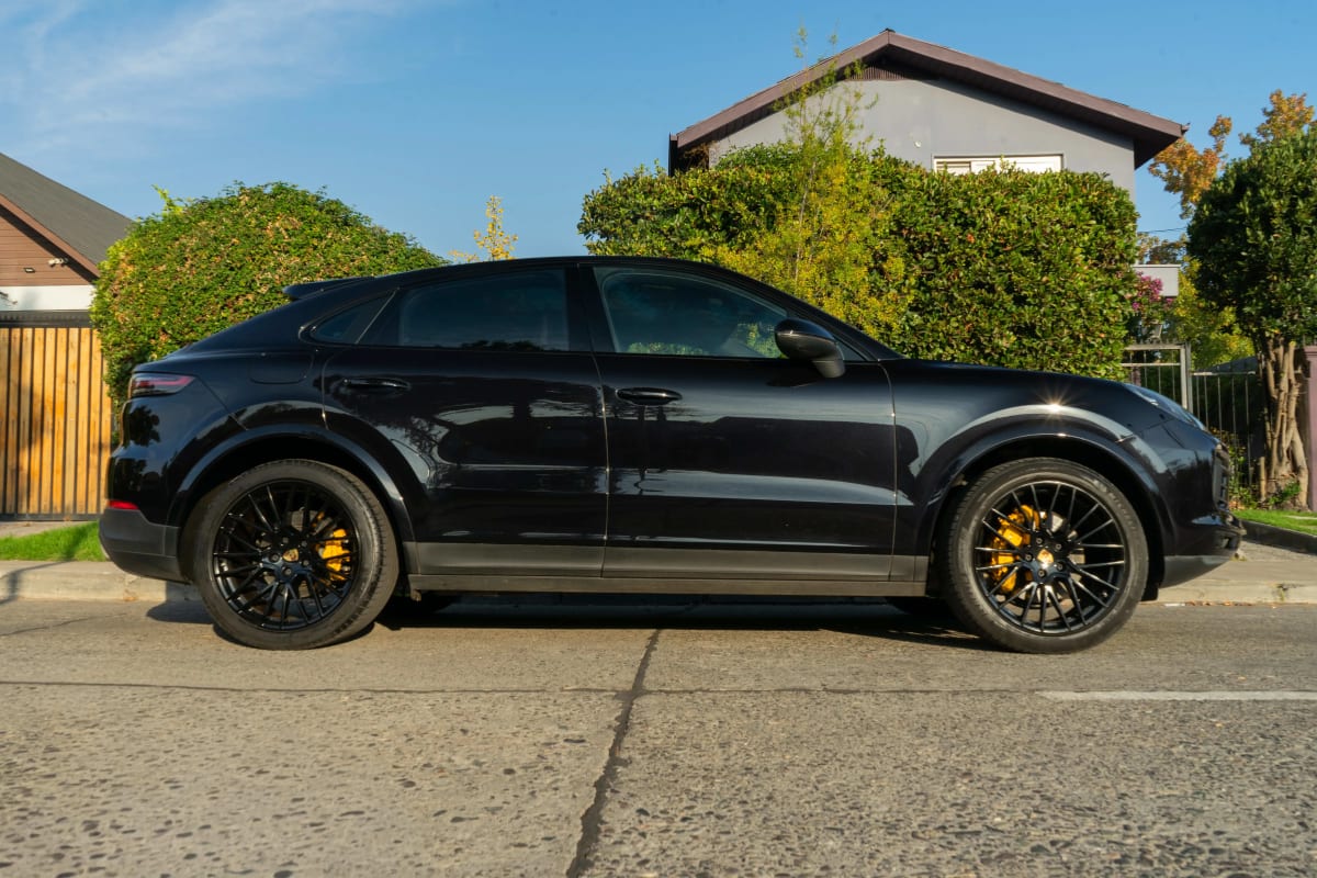 2020 Porsche Cayenne coupe Negro - Miniatura 10