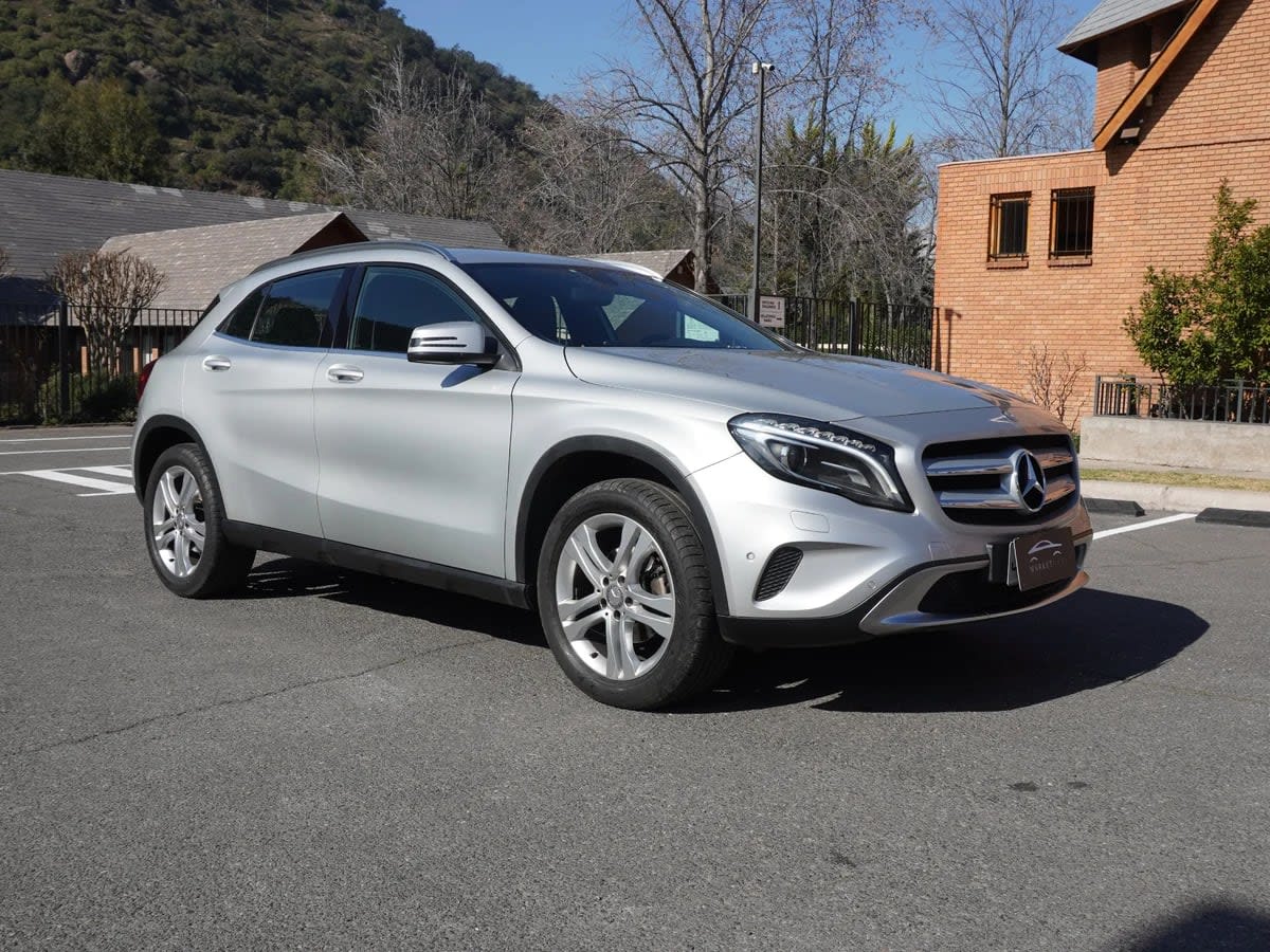 2016 Mercedes-Benz Gla 200 1.6 Plata - Miniatura 3