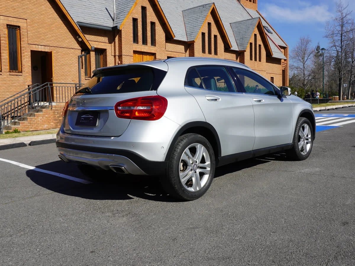 2016 Mercedes-Benz Gla 200 1.6 Plata - Miniatura 5
