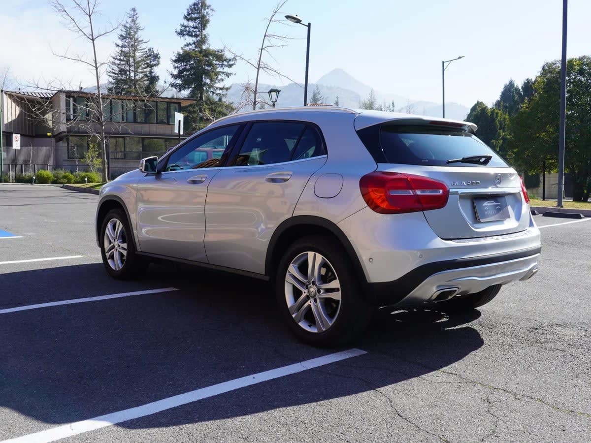 2016 Mercedes-Benz Gla 200 1.6 Plata - Miniatura 7