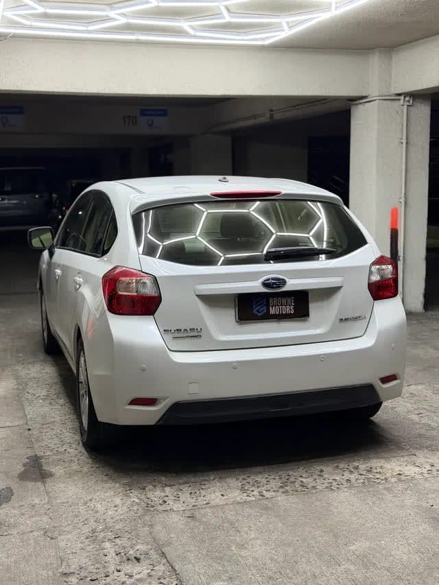 2015 Subaru Impreza Hb AWD Blanco - Miniatura 4