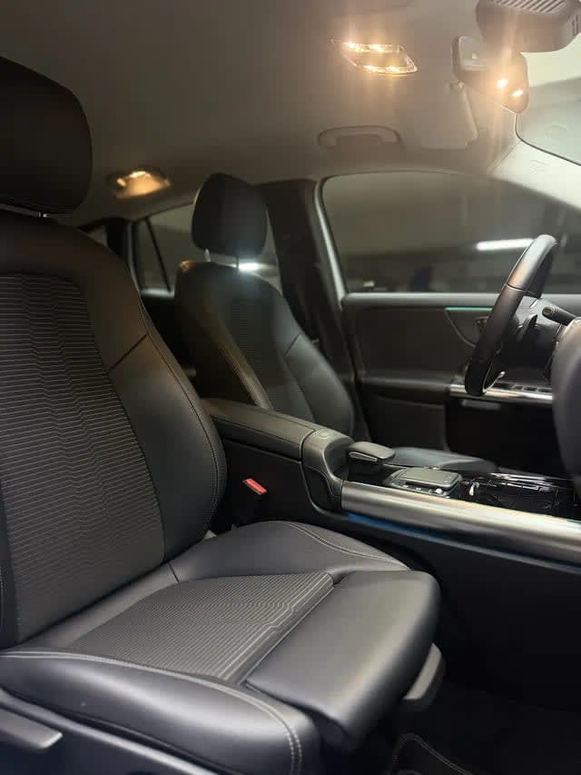2022 Mercedes Benz Gla 200 Plata - Miniatura 5
