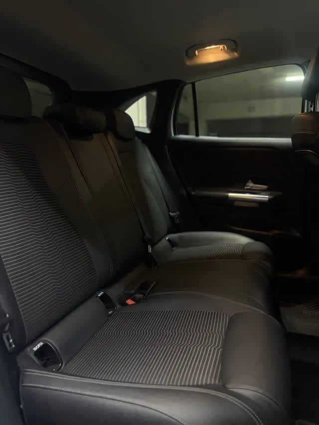 2022 Mercedes Benz Gla 200 Plata - Miniatura 10
