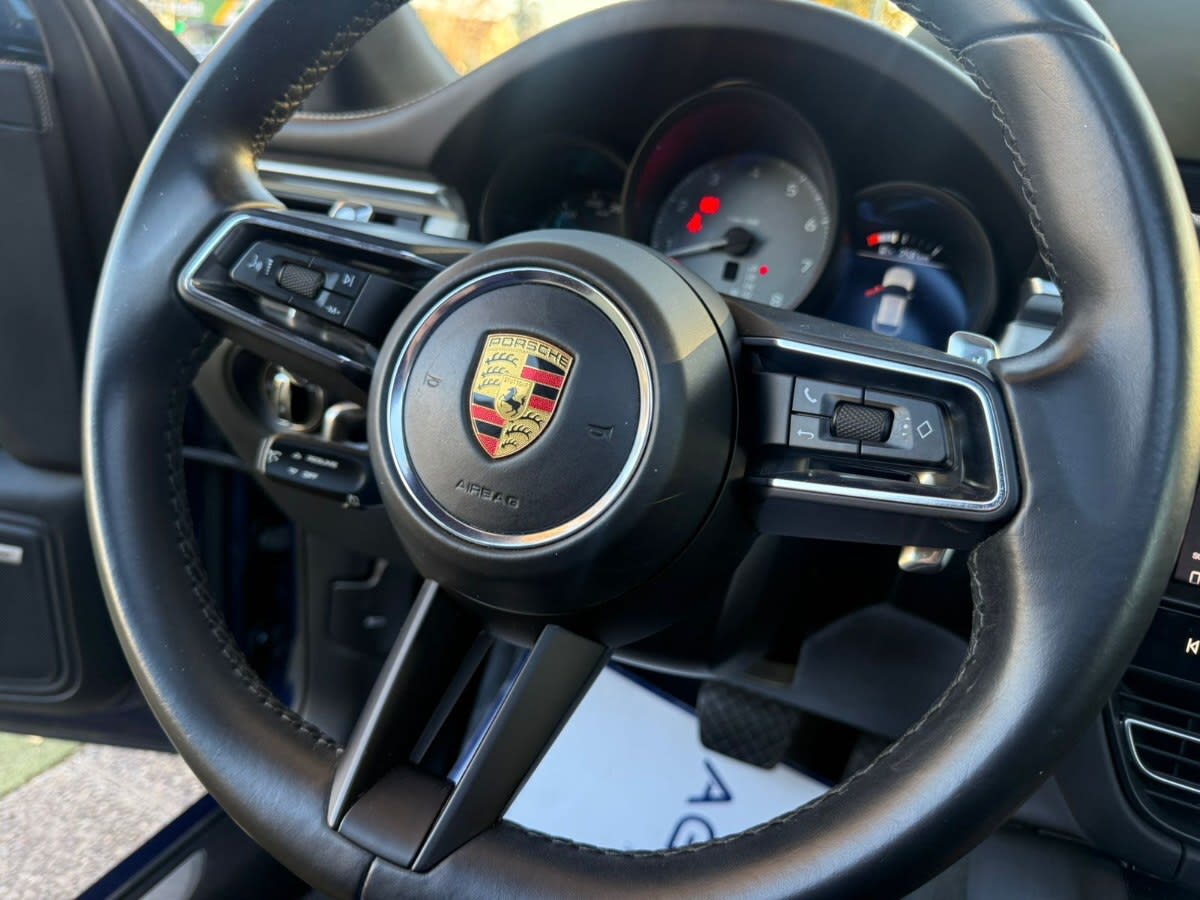 2022 Porsche Macan S - Miniatura 10