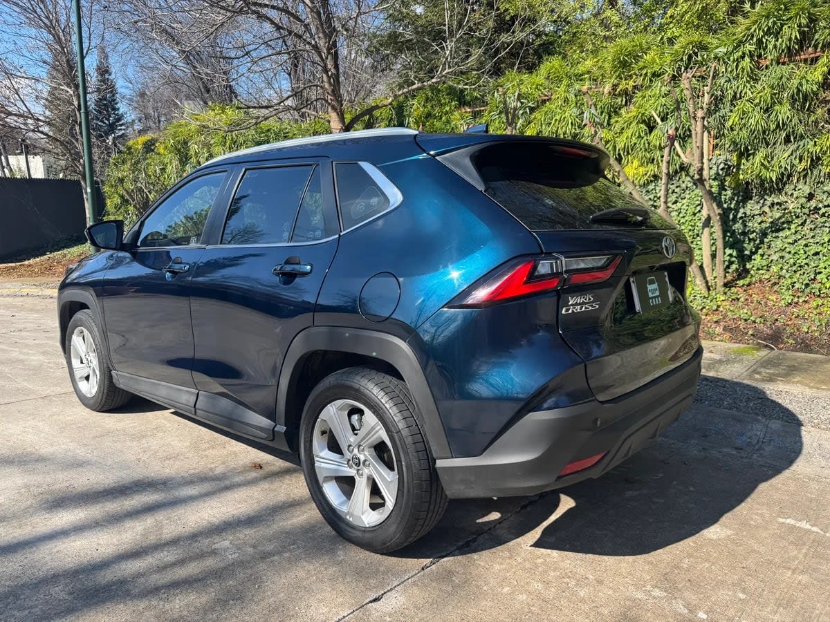 2024 Toyota Yaris Cross 1.5L Verde - Miniatura 5