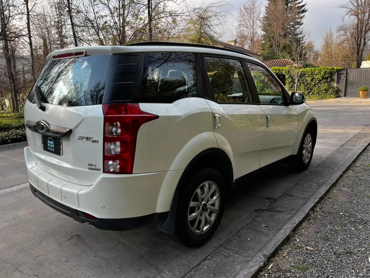 2019 MAHINDRA XUV 500 2.2L - Miniatura 9