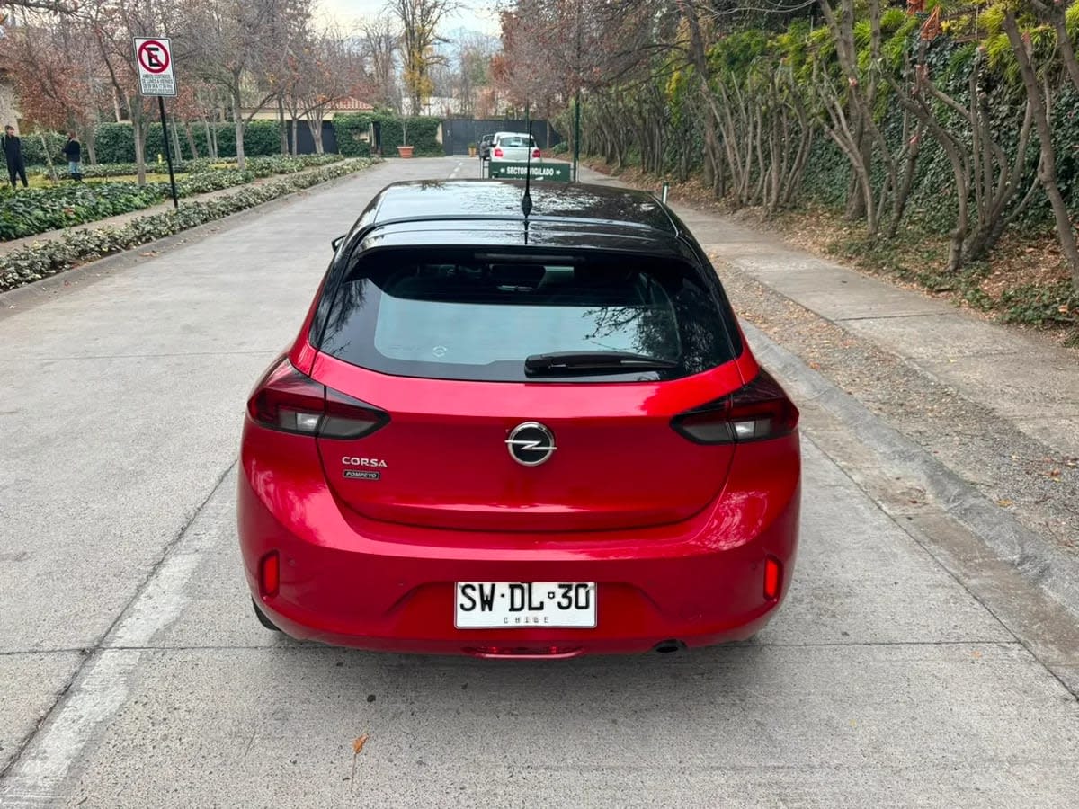2023 OPEL Corsa 1.5T EDITION 4X2 rojo con techo negro - Miniatura 7