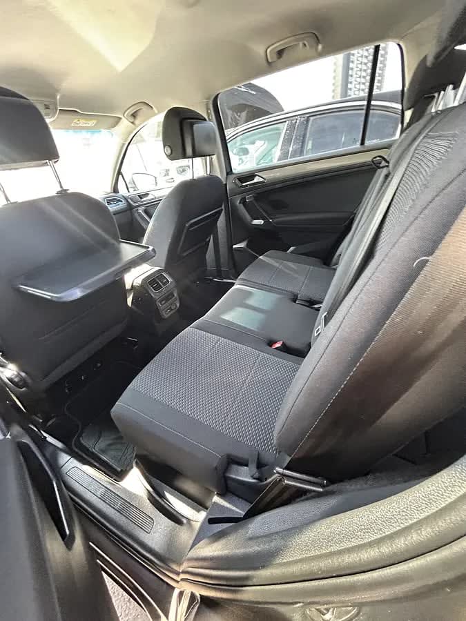 2018 Volkswagen TIGUAN Gris - Miniatura 7