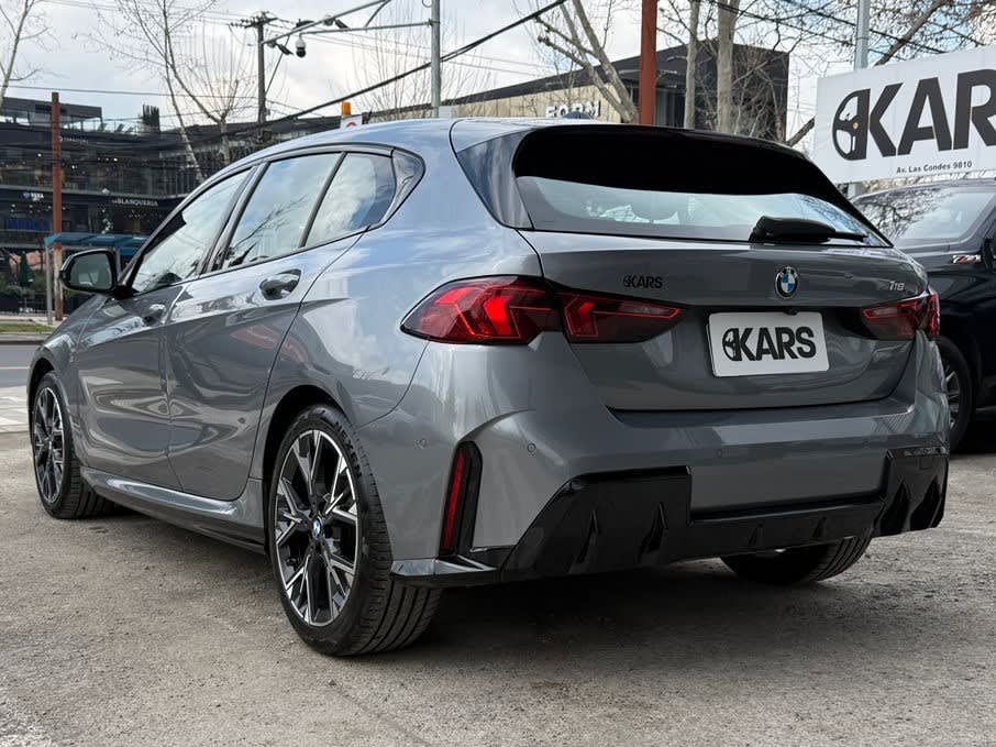 2025 BMW 118 Sport M Gris - Miniatura 7