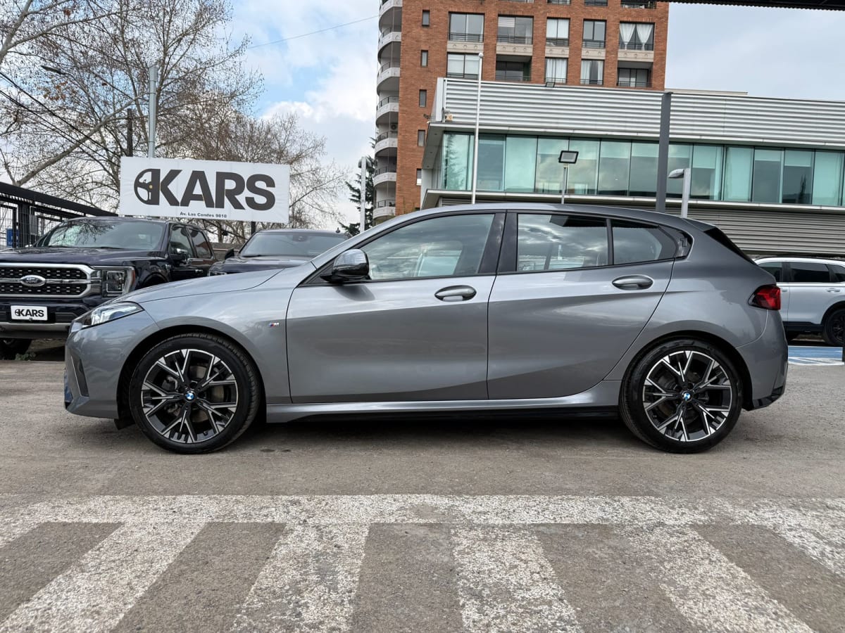 2025 BMW 118 Sport M Gris - Miniatura 8