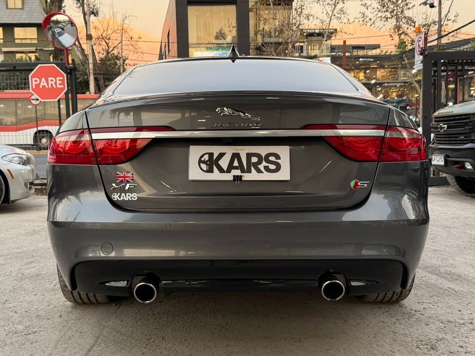 2017 Jaguar XF S Gris - Miniatura 6