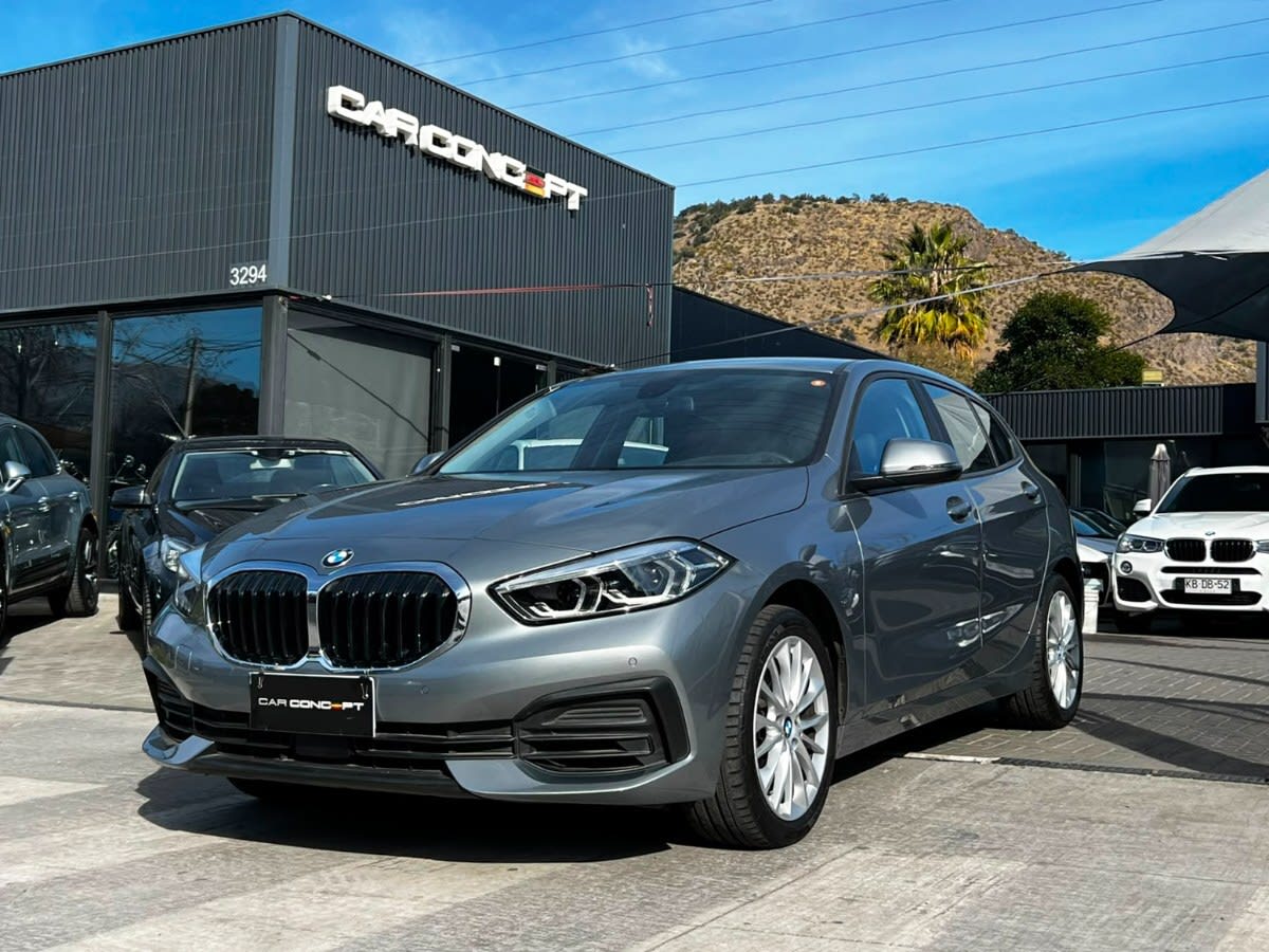 2023 BMW 118 DYNAMIC Gris - Imagen 1
