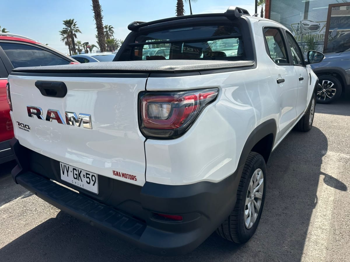 2026 RAM 700 SLT - Miniatura 4