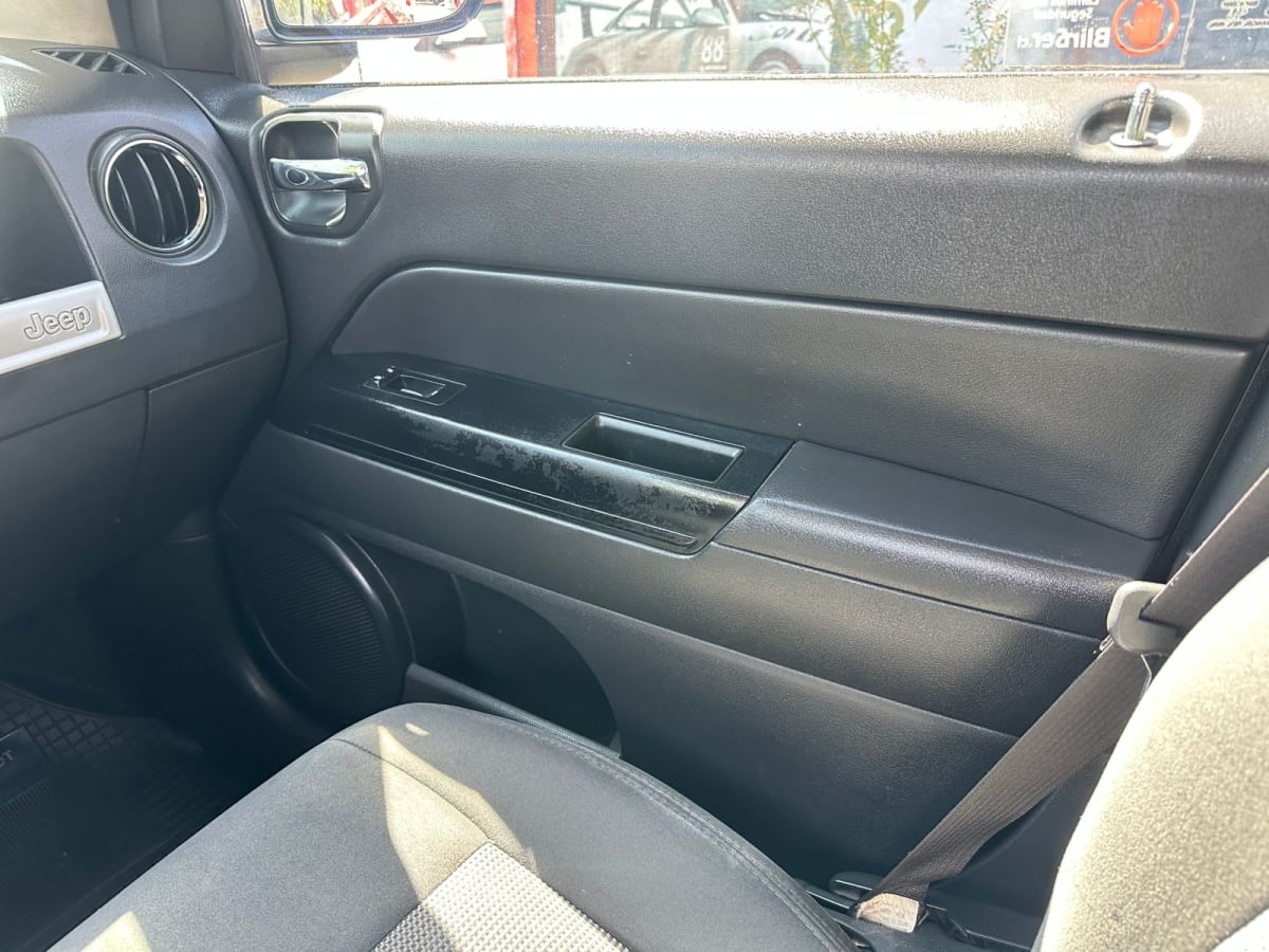2015 Jeep Compas Sport - Miniatura 8