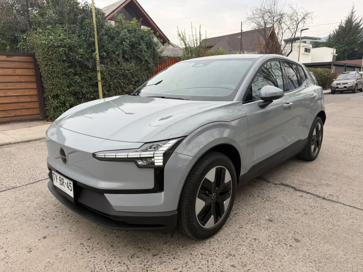 2025 Volvo EX30 AT Gris - Imagen 1