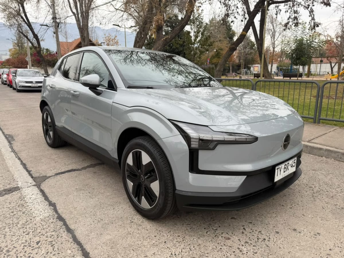 2025 Volvo EX30 AT Gris - Miniatura 3
