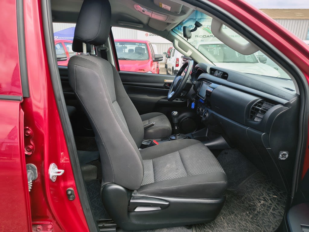 2023 Toyota HILUX 2.4 - Miniatura 9