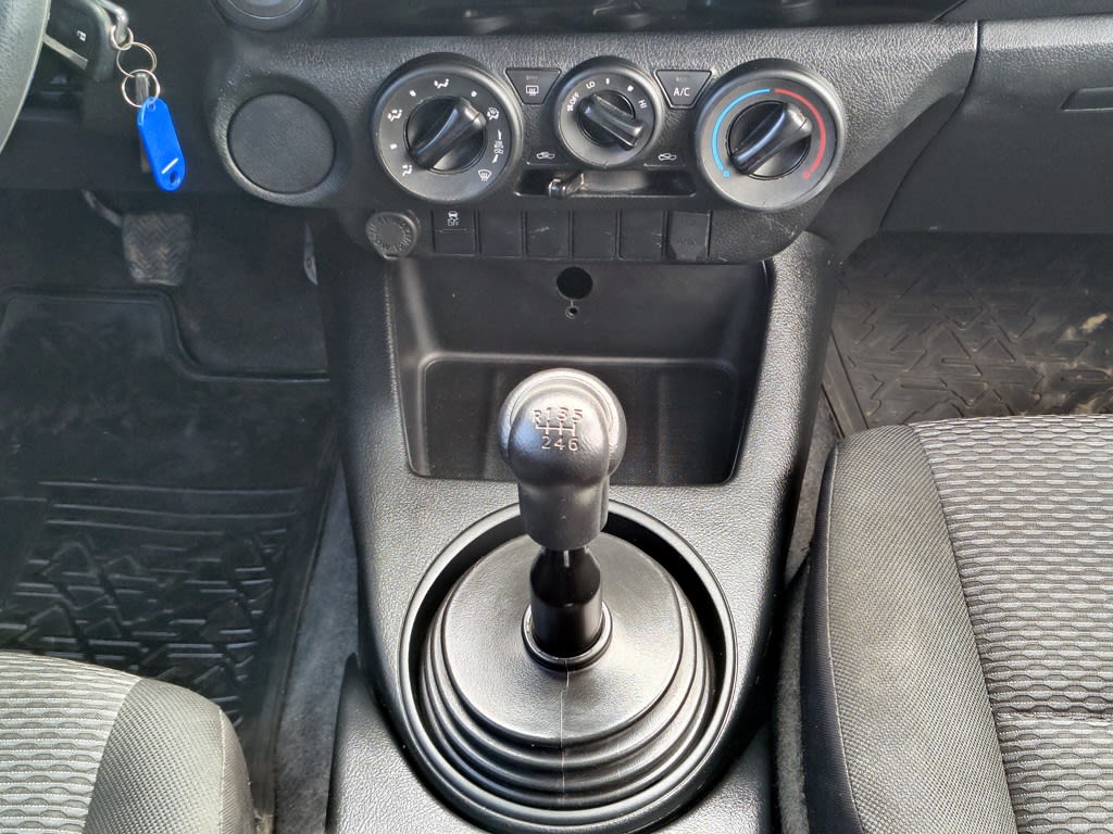2023 Toyota HILUX 2.4 - Miniatura 10