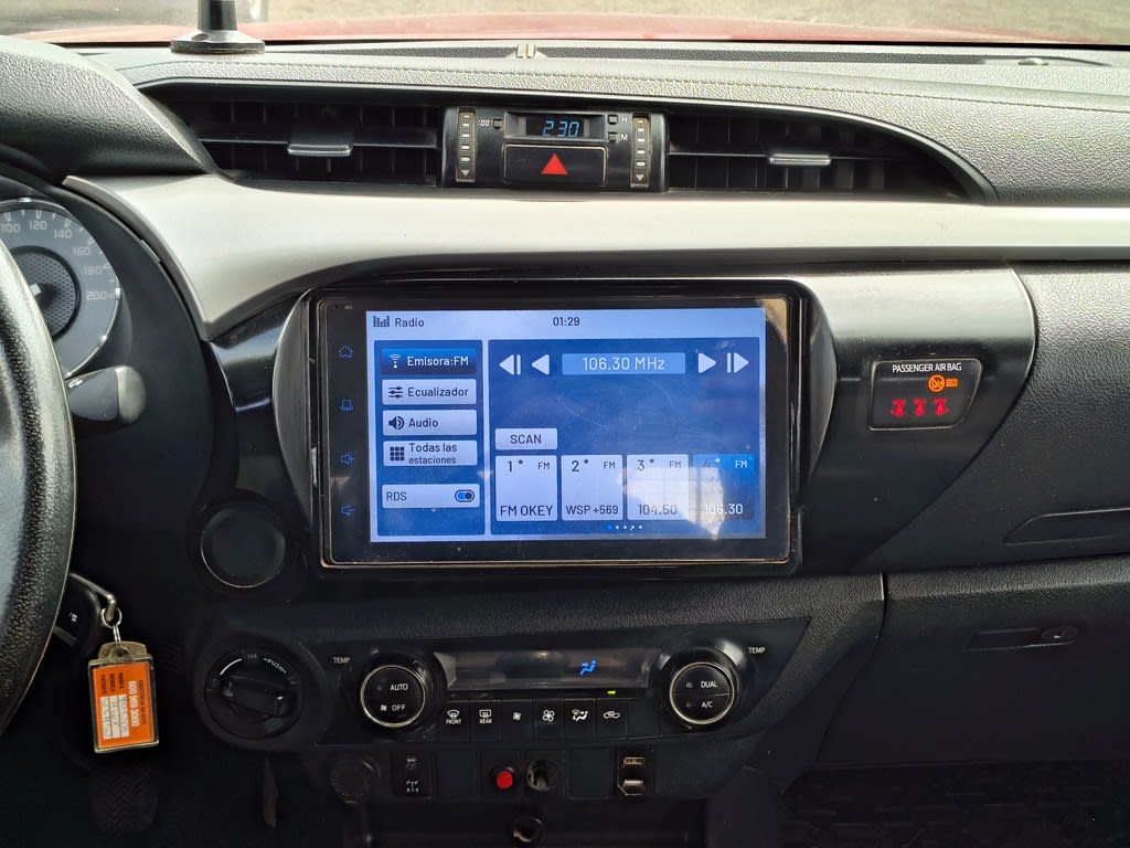 2023 Toyota HILUX 2.8 - Miniatura 7