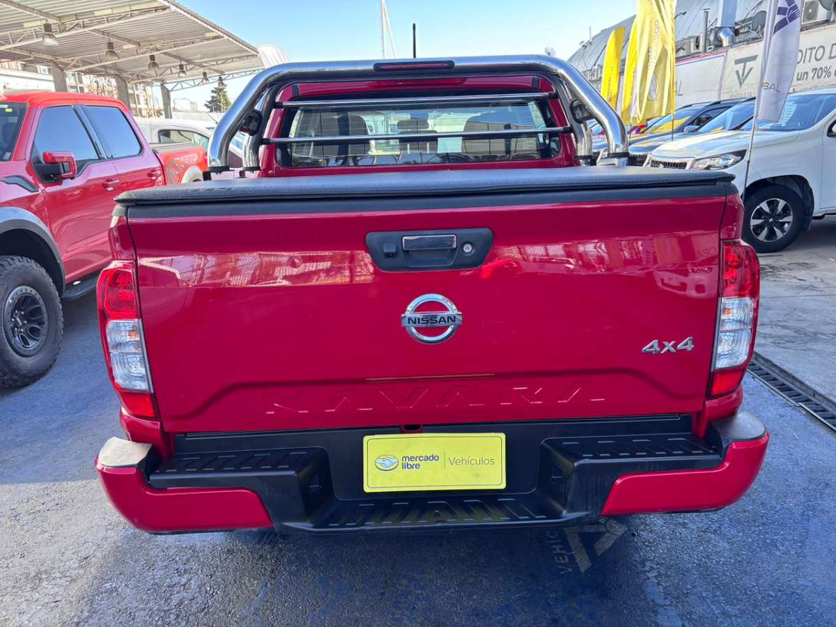 2022 Nissan NAVARA D CAB 4X4 2.3 AT D Rojo - Miniatura 7