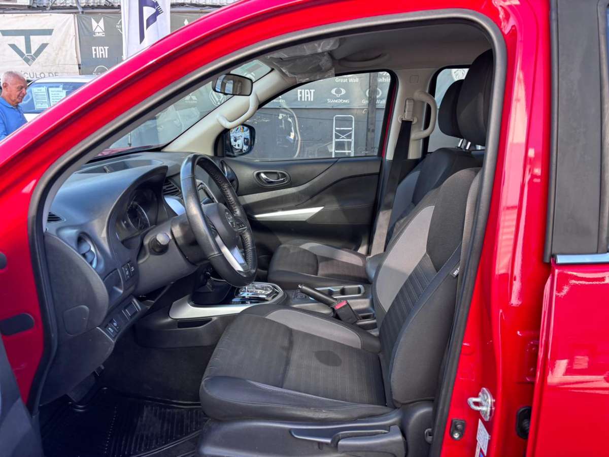 2022 Nissan NAVARA D CAB 4X4 2.3 AT D Rojo - Miniatura 10
