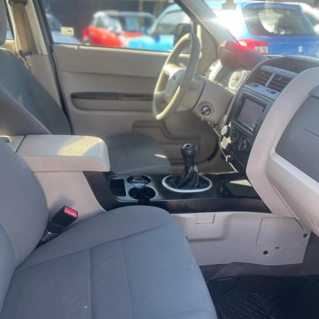 2012 Ford ESCAPE 2.5 Gris - Miniatura 8