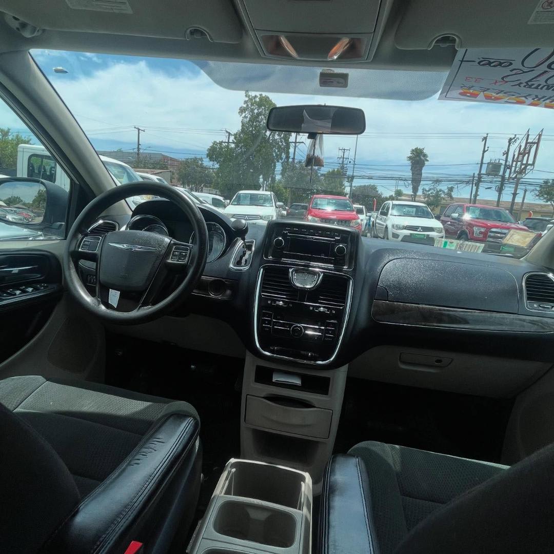 2012 Chrysler TOWN & COUNTRY Limited Gris - Miniatura 2