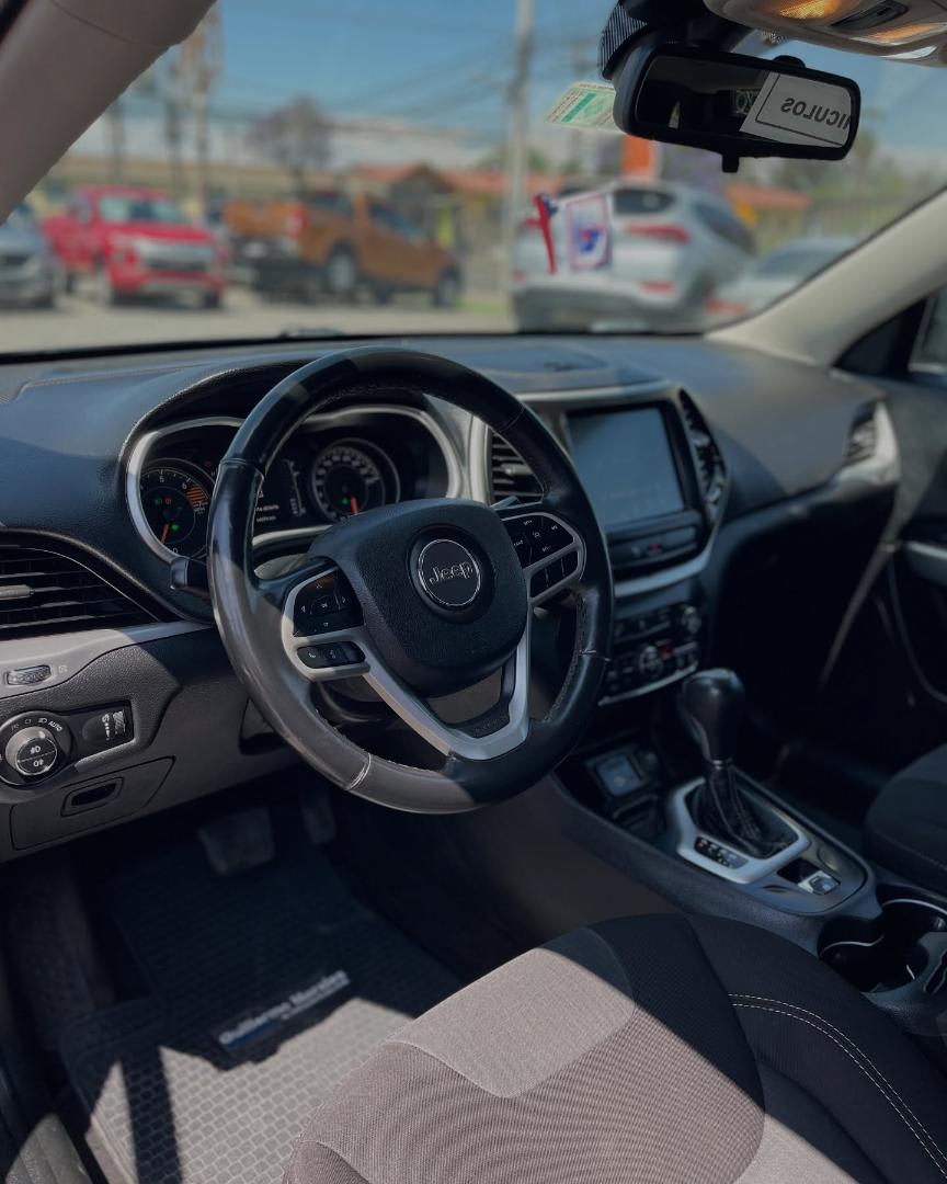 2018 Jeep CHEROKEE Sport Gris - Miniatura 3