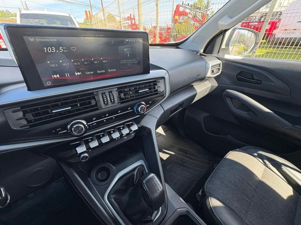 2023 Peugeot LANDTREK 4X2 - Miniatura 9