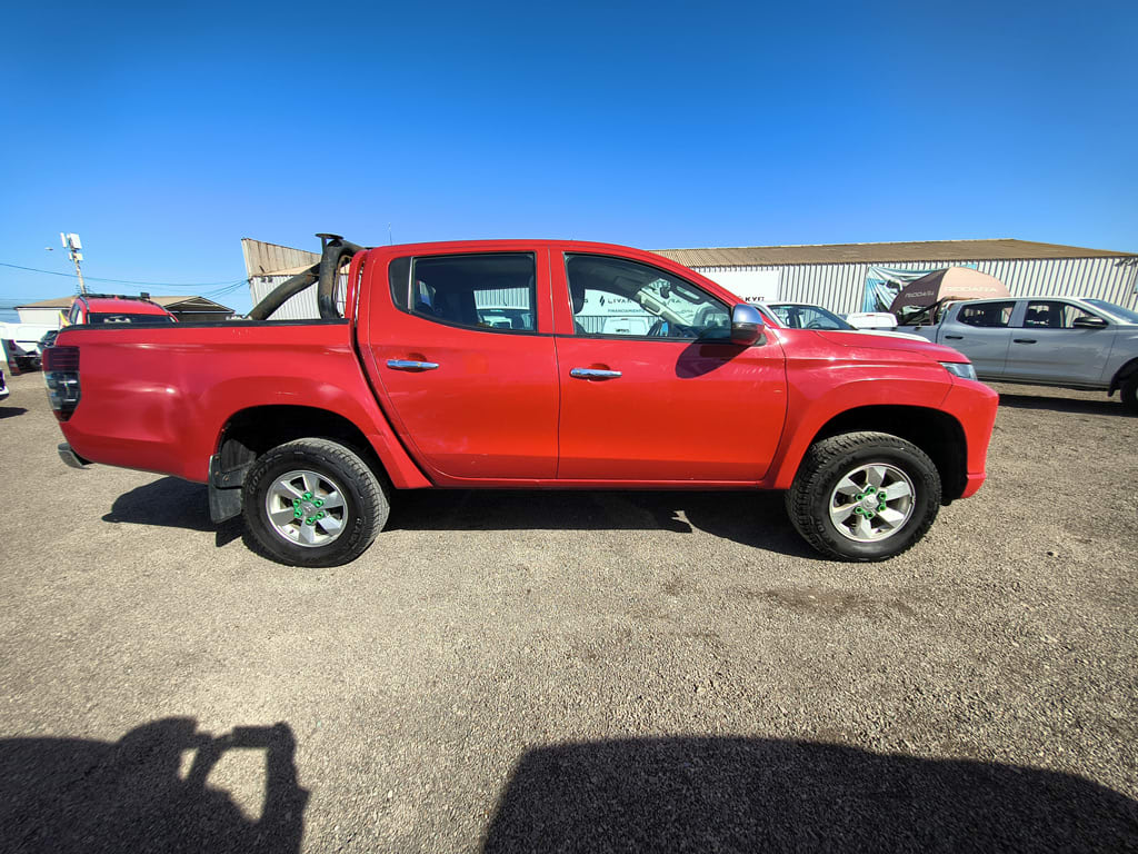 2022 Mitsubishi L200 KATANA - Miniatura 6