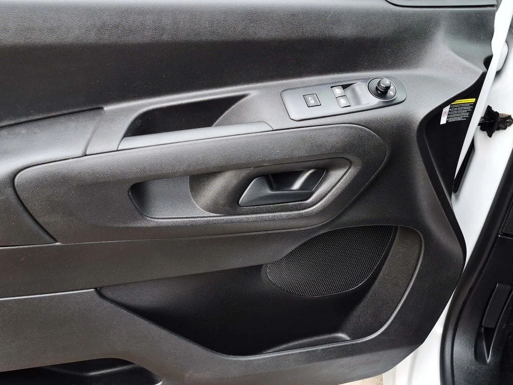 2024 Citroën Berlingo 1.5 - Miniatura 3