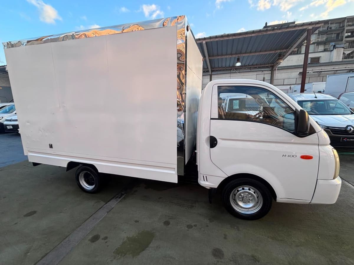 2022 Hyundai PORTER II HI SUPER DOHC 2.5 Blanco - Miniatura 4