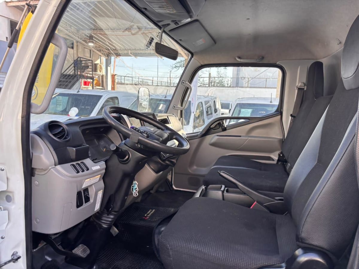 2022 Mitsubishi Canter blanco - Miniatura 10