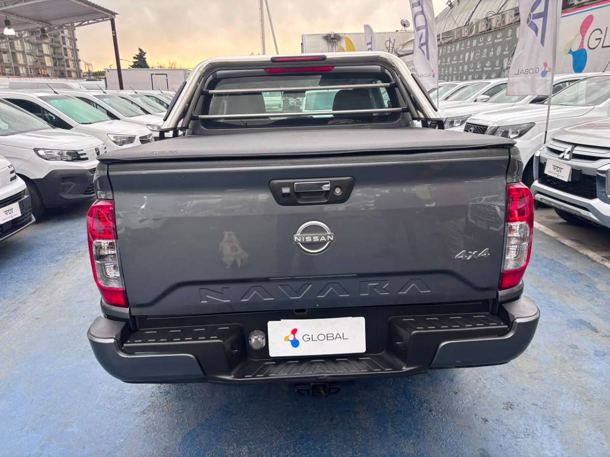 2023 Nissan NAVARA D CAB MT 4X4 2.3 D Gris - Miniatura 7