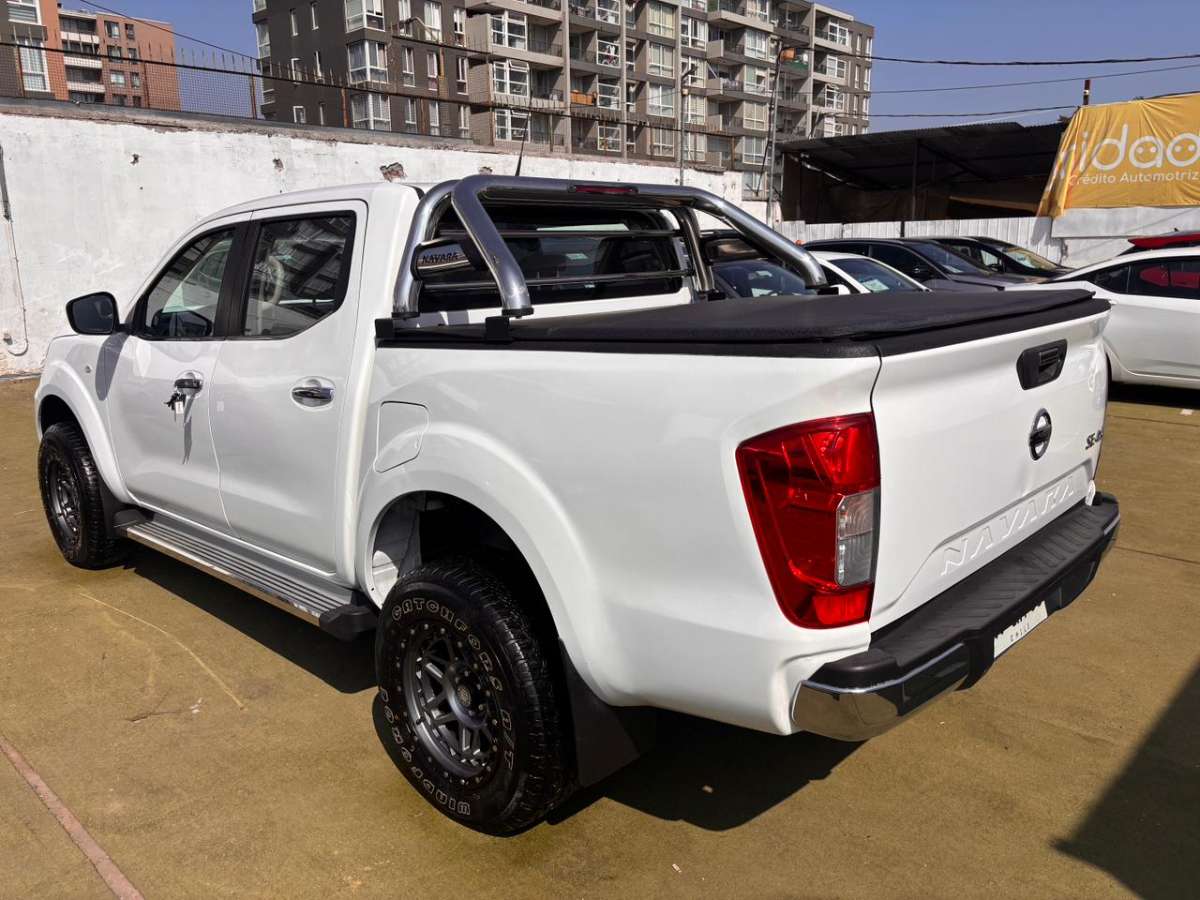 2022 Nissan NAVARA D CAB MT 4X4 2.3 D Blanco - Miniatura 6