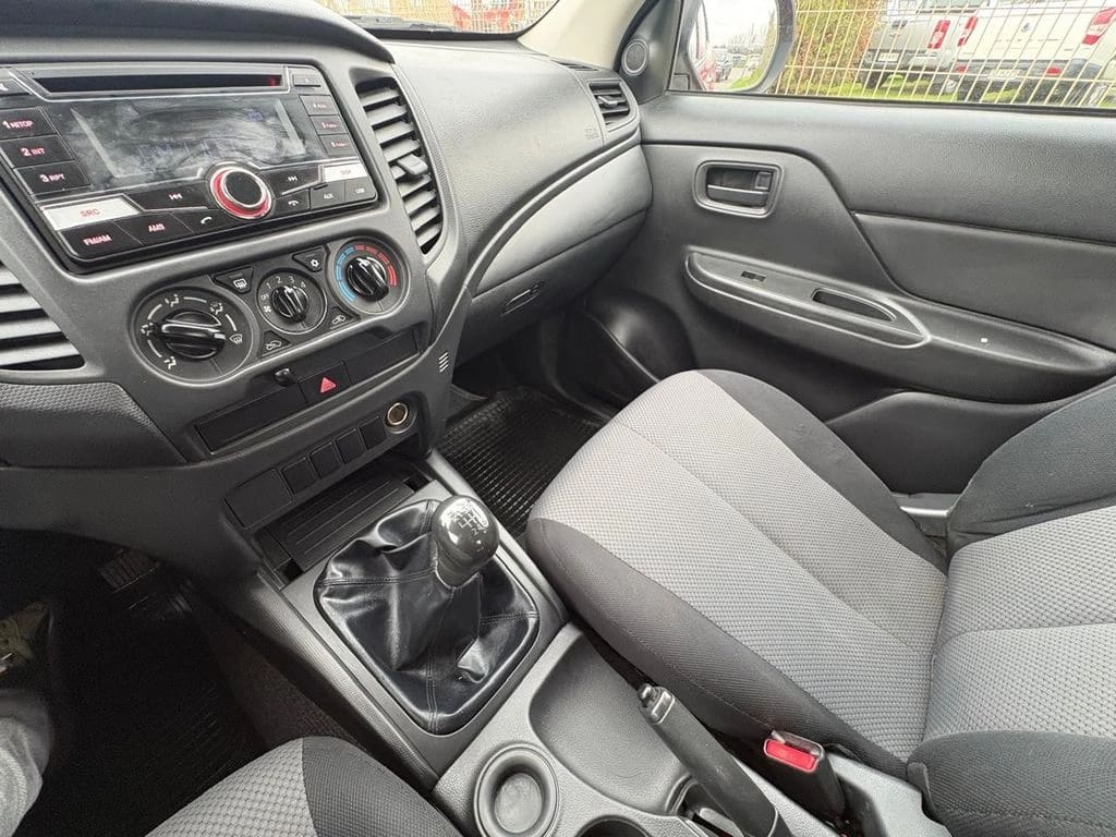 2022 Mitsubishi L200 CR - Miniatura 3