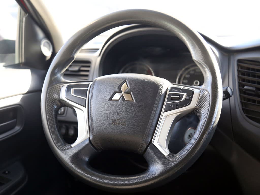 2023 Mitsubishi L200 KATANA - Miniatura 8