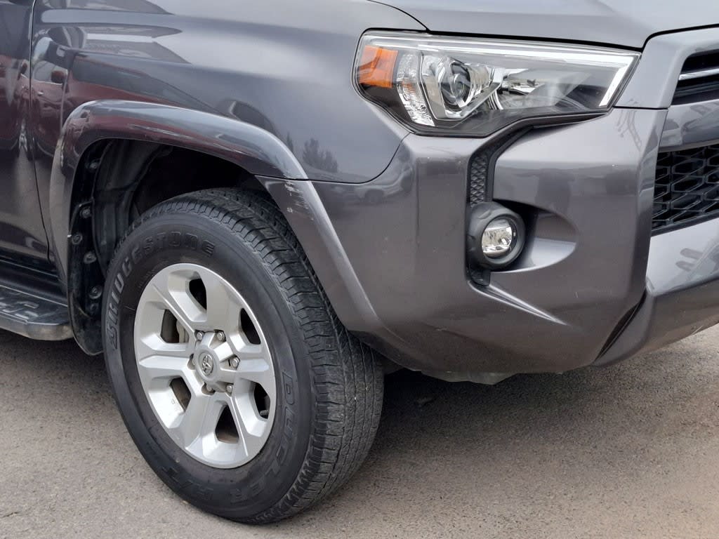 2021 Toyota 4Runner SR5 - Miniatura 2