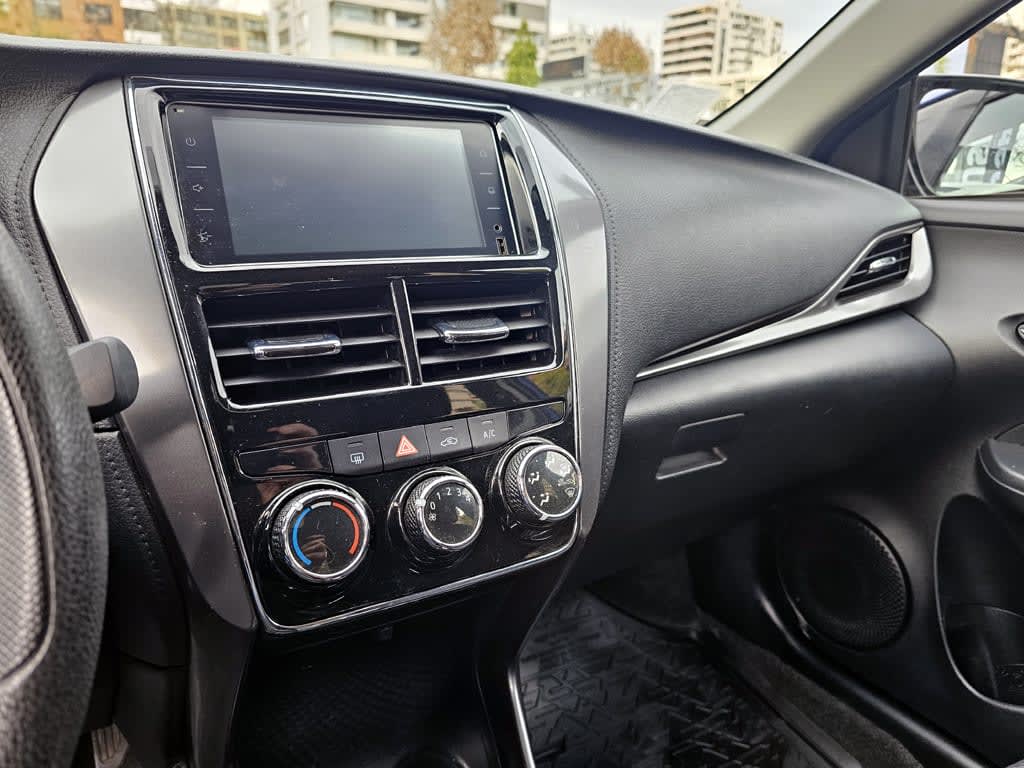 2022 TOYOTA YARIS SEDAN 1.5 - Miniatura 2