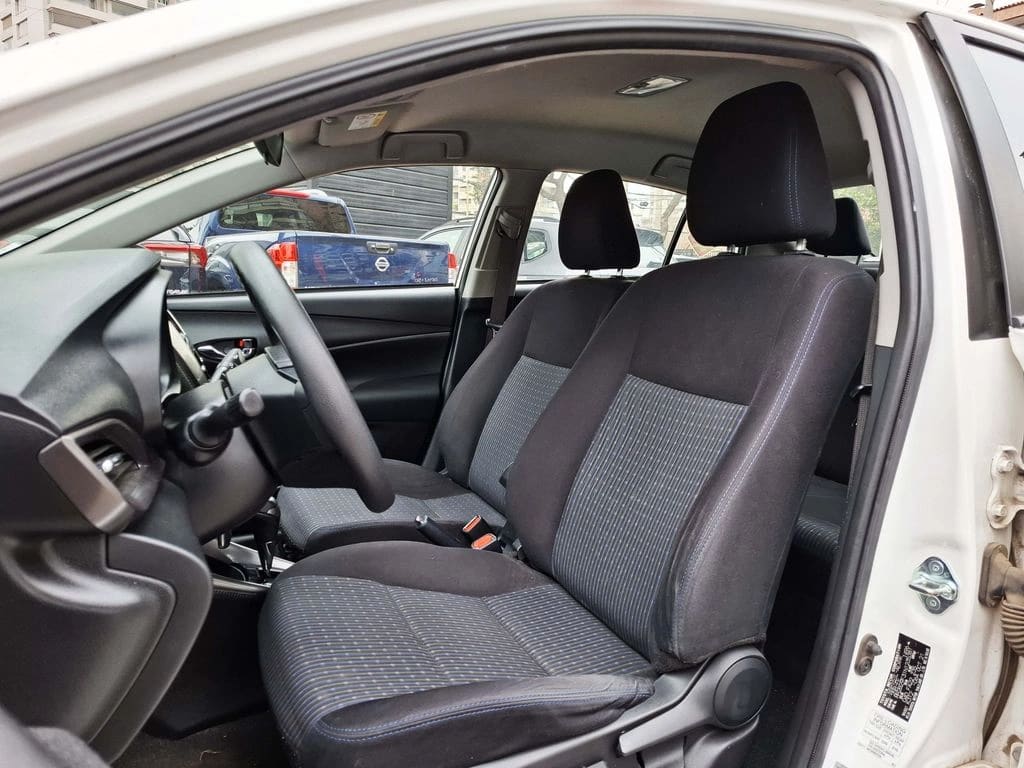 2022 TOYOTA YARIS SEDAN 1.5 - Miniatura 5