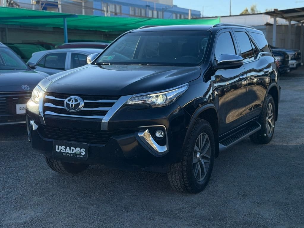 2018 Toyota FORTUNER SRX - Miniatura 2