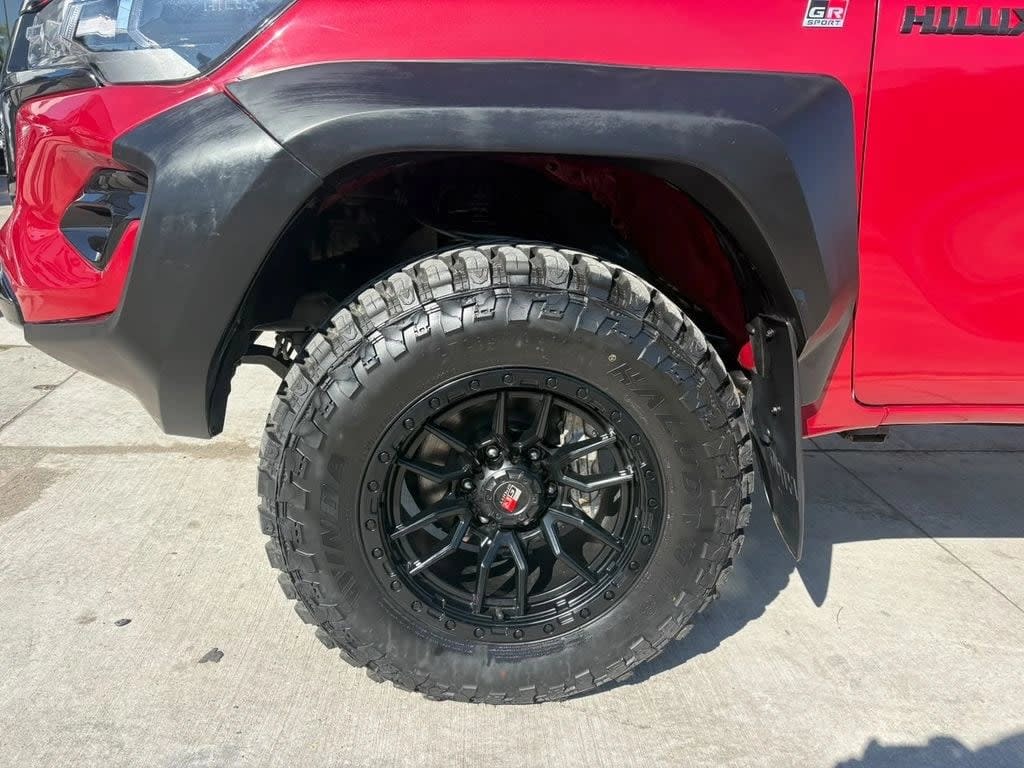 2022 Toyota Hilux 2.4 - Miniatura 9